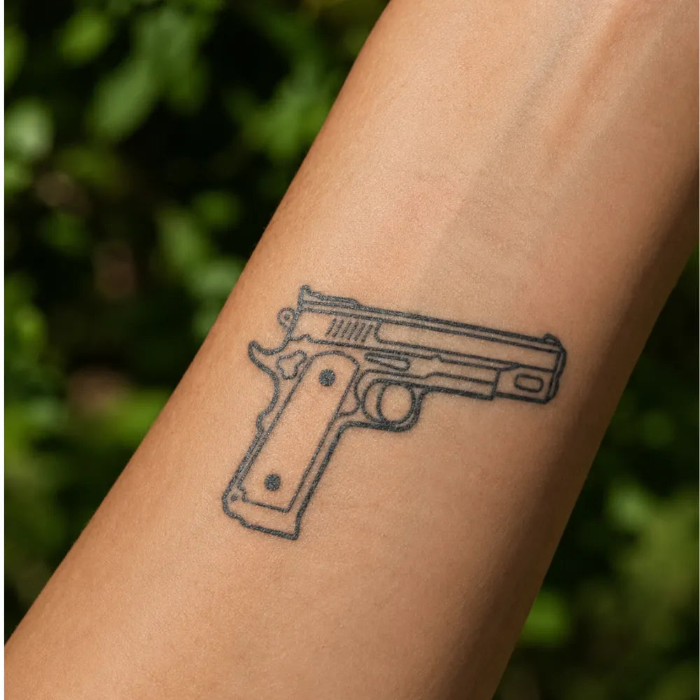 SafeTatt — Tactical Sidearm · fotografie tetování na kůži