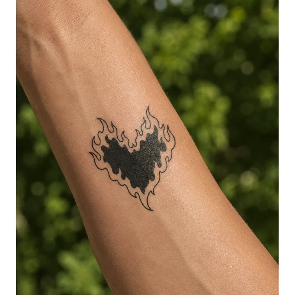 SafeTatt — Flame Heart · fotografie tetování na kůži
